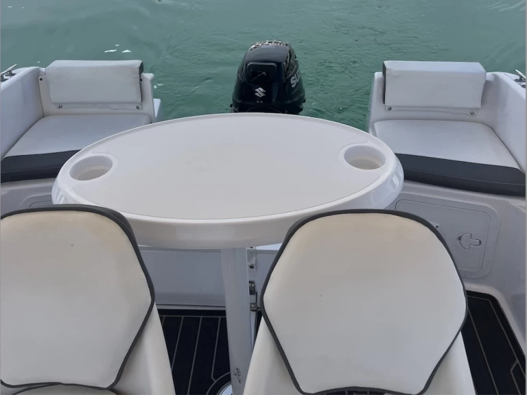 Pronájem lodi Dubhe arena 500 v Puerto Banús na Samboatu