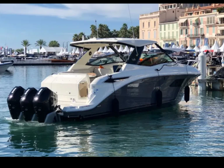 Pronájem lodi Sea Ray Sea Ray 320 Sundancer v Ajaccio na Samboatu