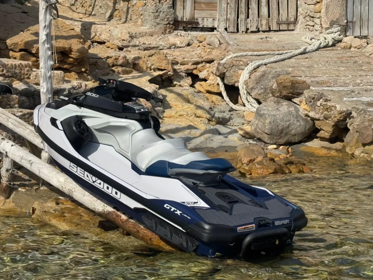 Sea-Doo Gtx limited 300 jednotlivci a charterové společnosti v Marina Ibiza