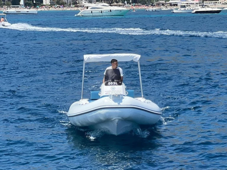 Pronájem Polotuhá loď 2 BAR s licencí