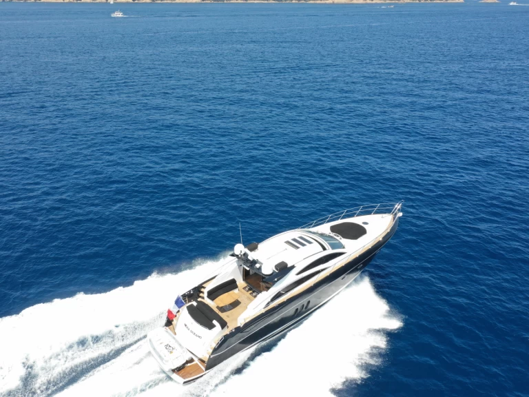 Pronájem lodi Sunseeker Predator 72 v Cannes na Samboatu