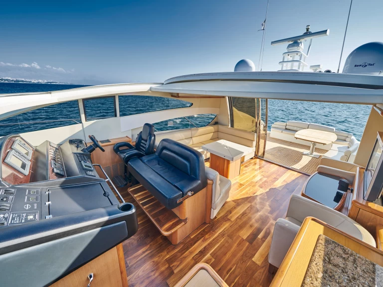 Pronájem Jachta Sunseeker s licencí