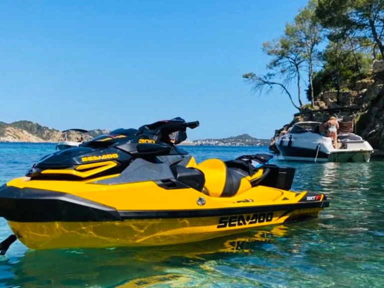 Pronájem lodi Sea-Doo RXT X 300 v Marina Ibiza na Samboatu
