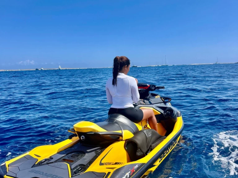 Pronájem jachty v Marina Ibiza -Sea-Doo RXT X 300 na Samboatu