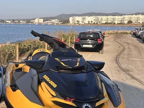 Pronajmout si Sea-Doo RXT X 300 v Marina Ibiza