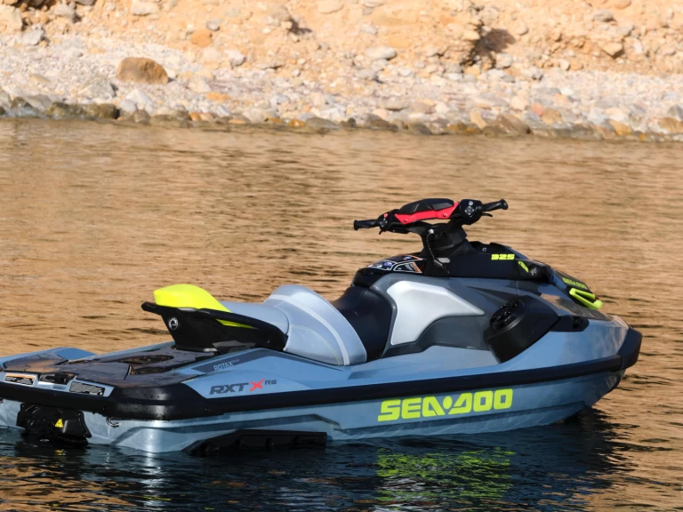 Pronájem Vodní skútr Sea-Doo s licencí