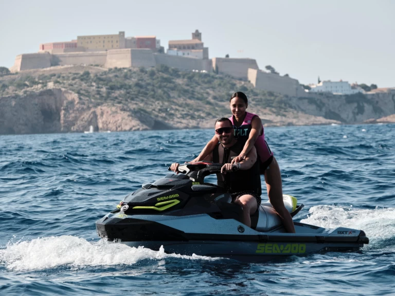 Pronajmout si Sea-Doo RXT-X 325 cv v Ibiza Town