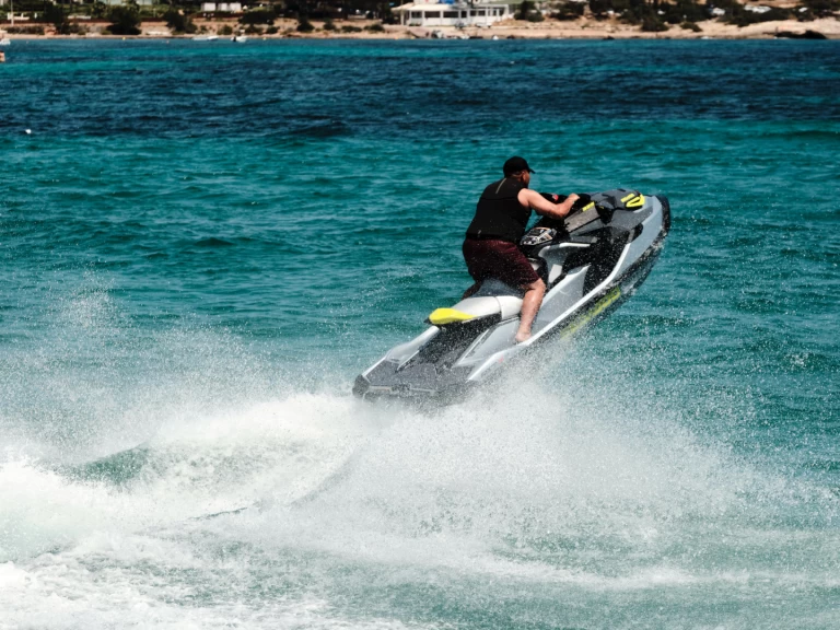 Pronájem lodi Sea-Doo RXT-X 325 cv v Ibiza Town na Samboatu