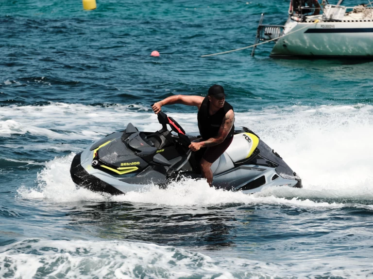 Pronájem Vodní skútr v Ibiza Town -Sea-Doo RXT-X 325 cv