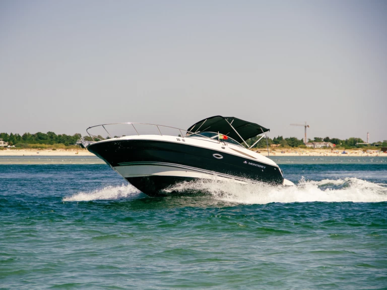 Pronájem lodi Monterey 250 CR v Marina de Tróia na Samboatu