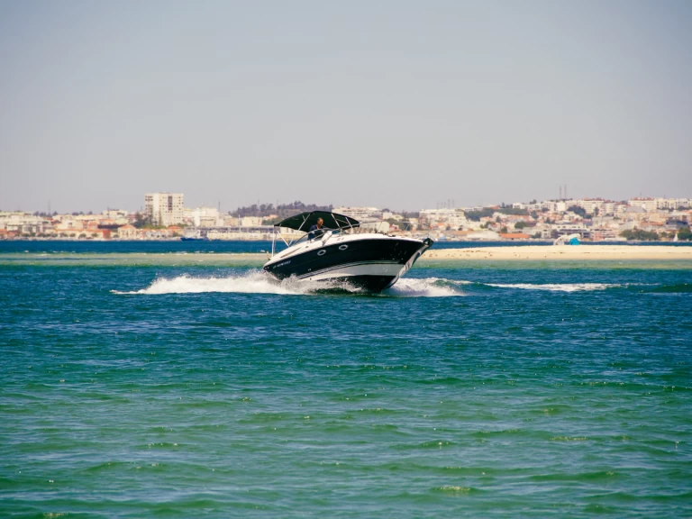 Pronajmout Motorová loď se skipperem či ne Monterey v Marina de Tróia