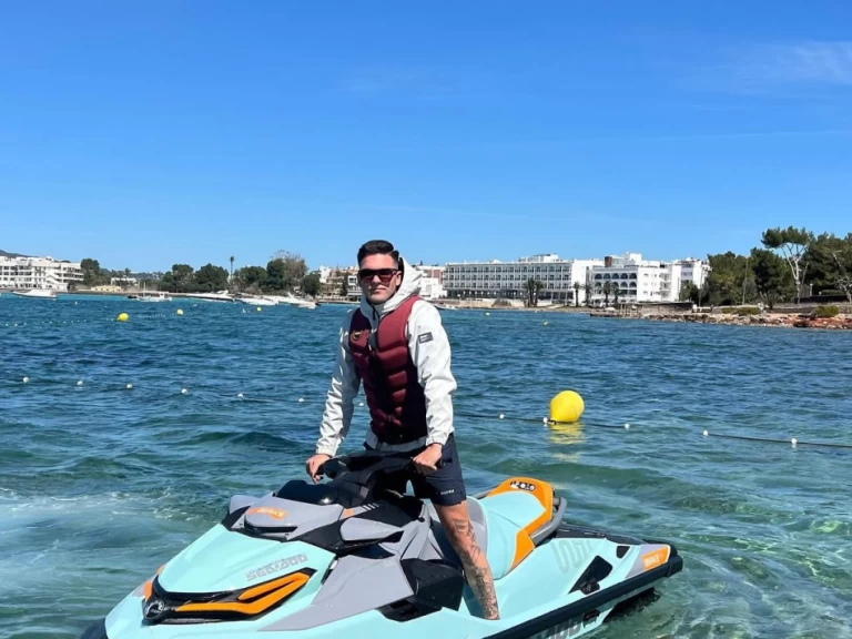 Pronájem Vodní skútr v Ibiza Town -Sea-Doo WAKE PRO 230