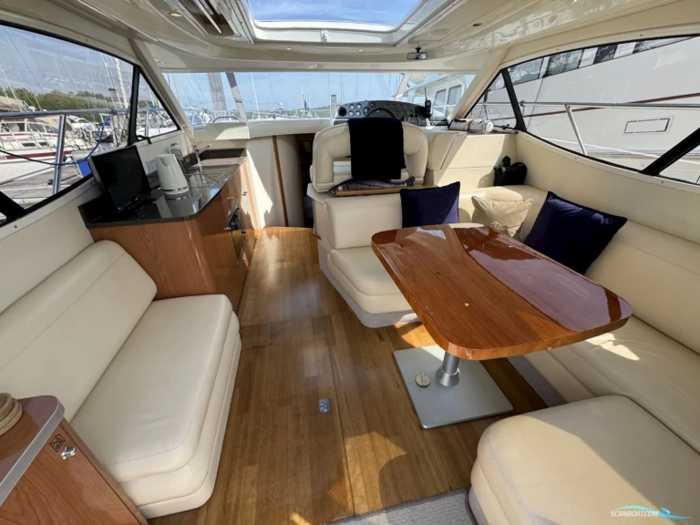 Régal Commodore 38 jednotlivci a charterové společnosti v Menton