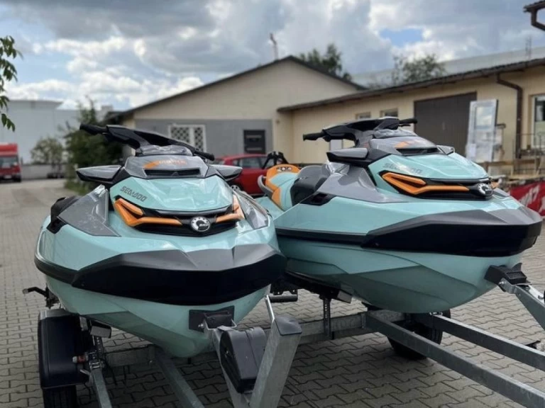 Pronájem Vodní skútr Sea-Doo s licencí