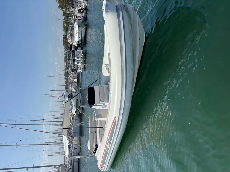 Pronajmout si Selva Selva D650 Ds v Saint Raphael
