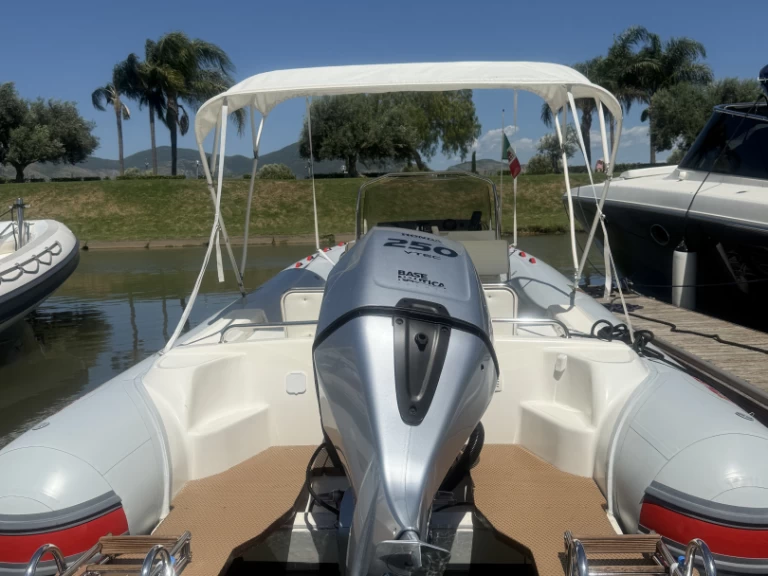 Pronájem lodi Joker Boat Clubman 26 v Porto Badino na Samboatu