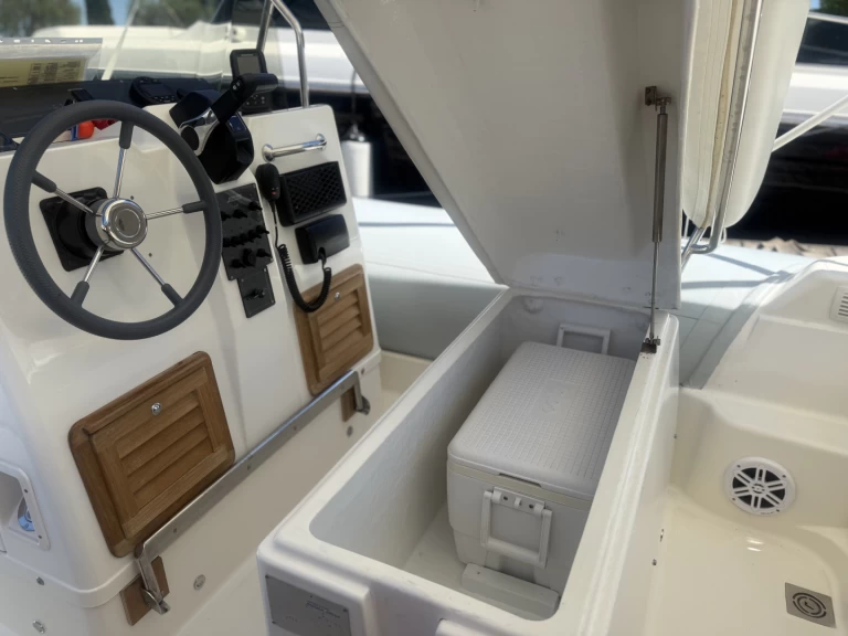 Pronajmout Polotuhá loď se skipperem či ne Joker Boat v Porto Badino