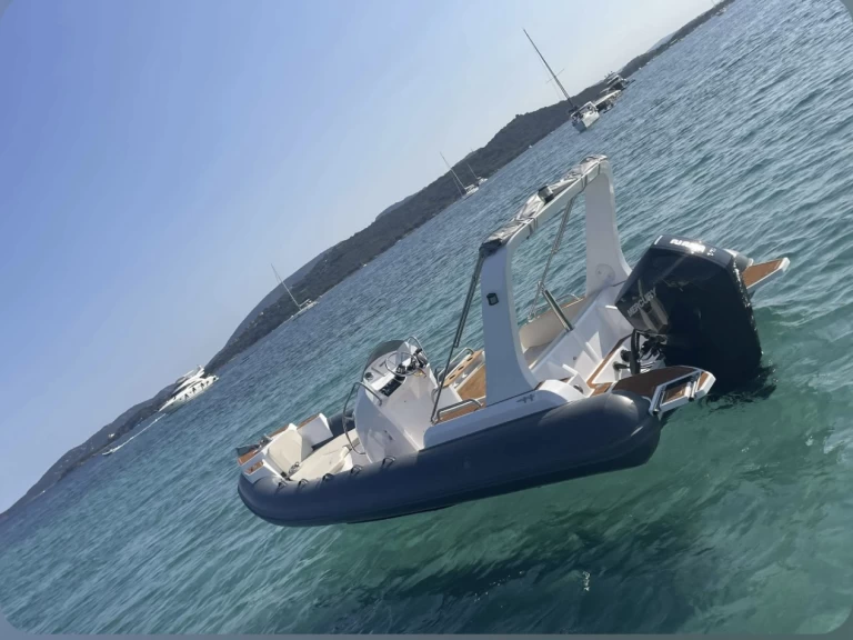 Pronajmout Polotuhá loď se skipperem či ne QUINGDAO v Lecci