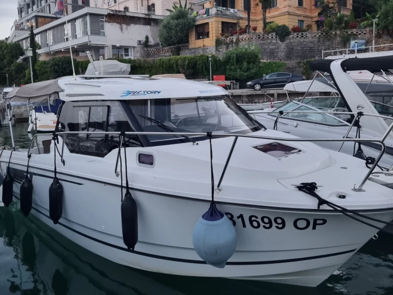 Pronajmout si Jeanneau Merry Fisher 795 v Opatija