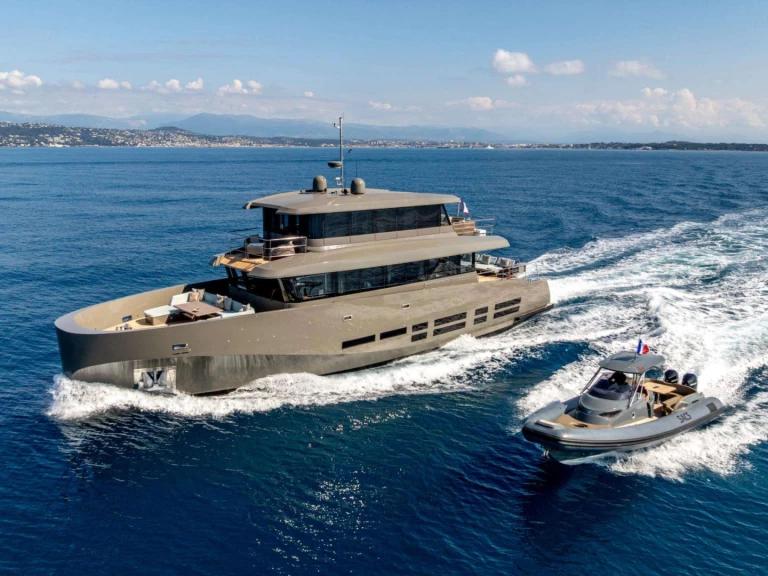 Pronajmout si WALLY YACHTS KOKONUT'S WALLY v Antibes
