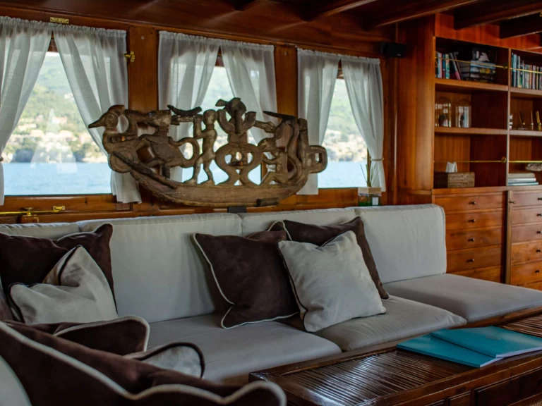  OVER THE RAINBOW OF LONDON jednotlivci a charterové společnosti v Francouzská riviéra