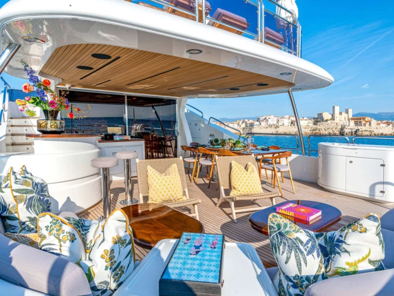 Pronájem lodi Villeneuve-Loubet lákavé ceny New Star