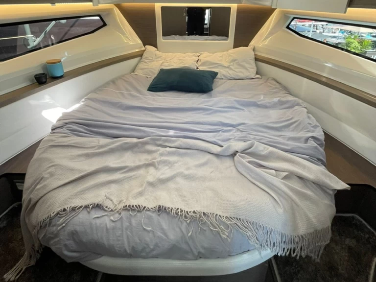 Pronajmout Motorová loď se skipperem či ne Jeanneau v Zadar