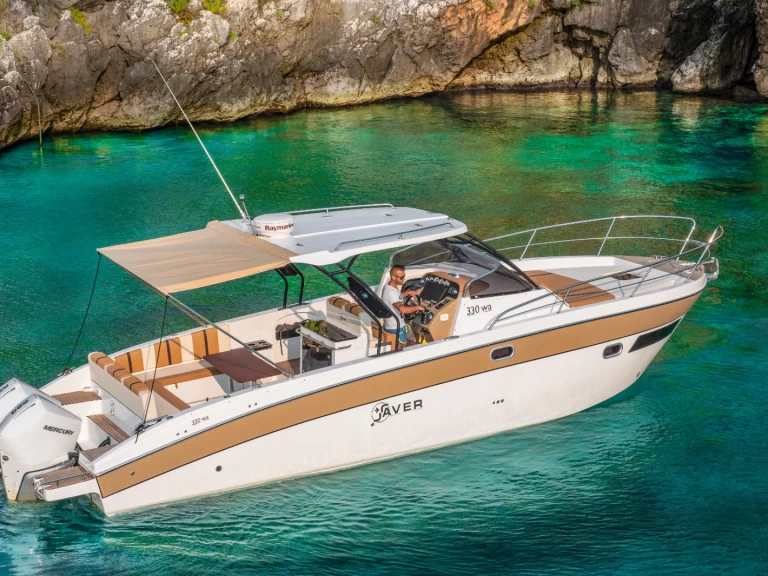 Pronajmout Motorová loď se skipperem či ne Saver v Castro