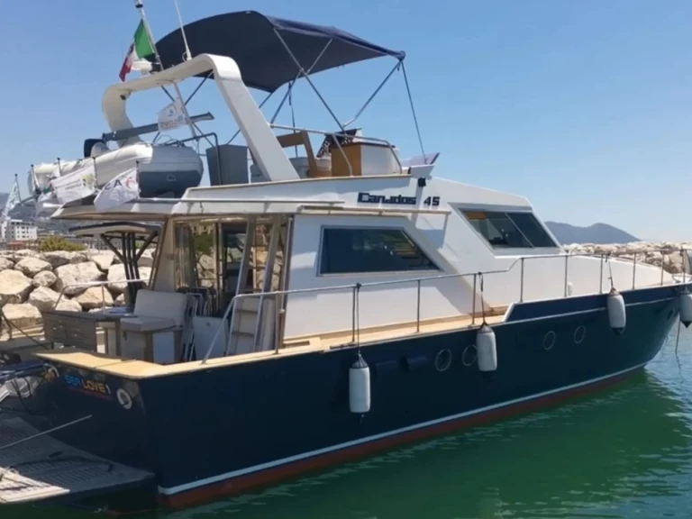 Pronájem Motorová loď Canados s licencí