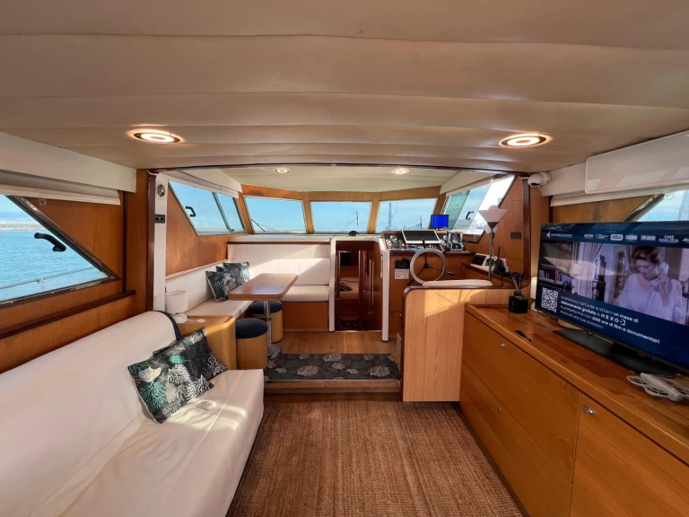 Motorová loď k pronájmu v Catania za nejlepší cenu