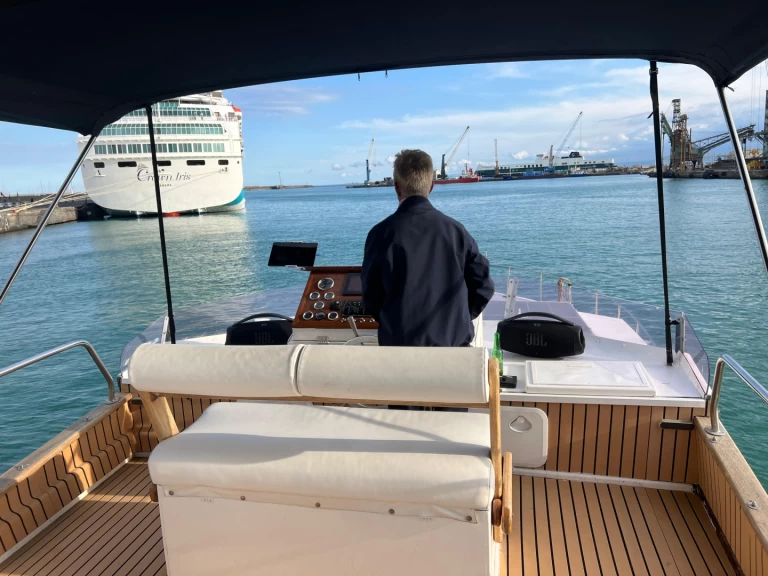 Canados Canados 50 jednotlivci a charterové společnosti v Catania