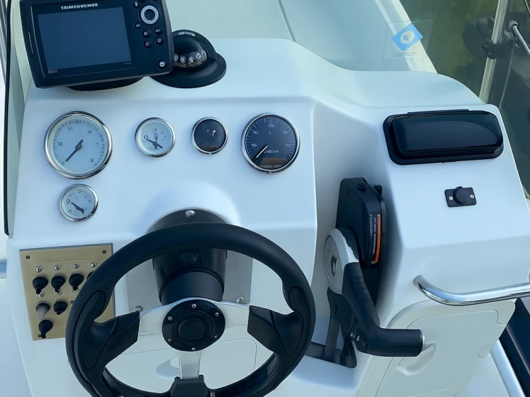 Pronajmout Polotuhá loď se skipperem či ne Zar v Cavalaire-sur-Mer