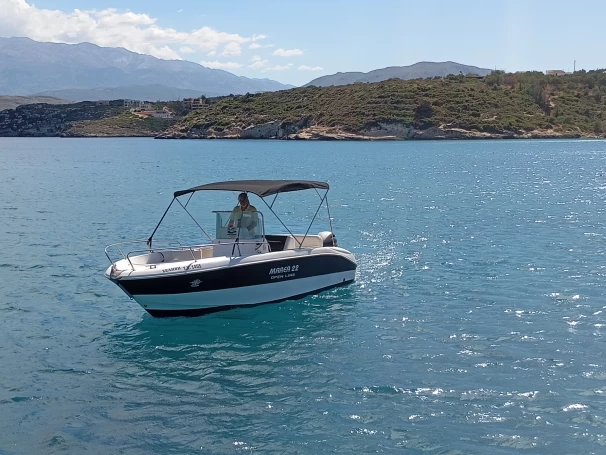 Pronájem Motorová loď v Marathi -Marea Marea 22