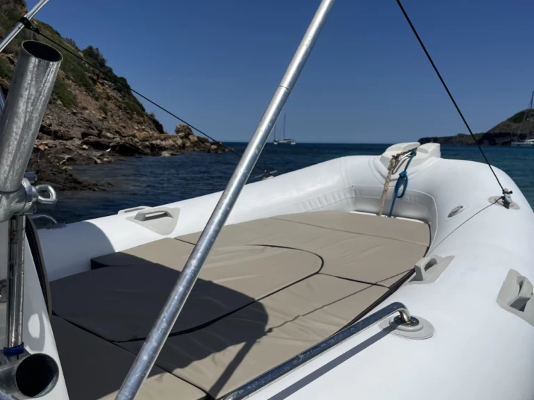 Pronájem Polotuhá loď v Mahon -Zodiac Medline II C