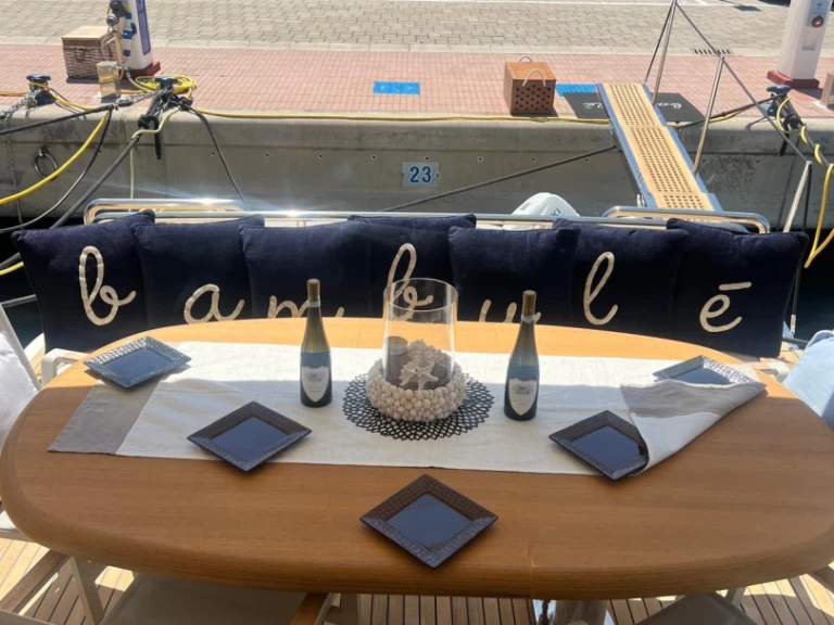 Canados Canados 50 jednotlivci a charterové společnosti v Castellammare di Stabia