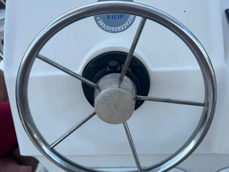 Pronájem Polotuhá loď Zar s licencí