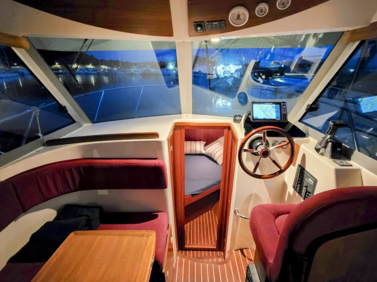 Pronájem lodi Drage lákavé ceny Ocqueteau 815 Range Cruiser