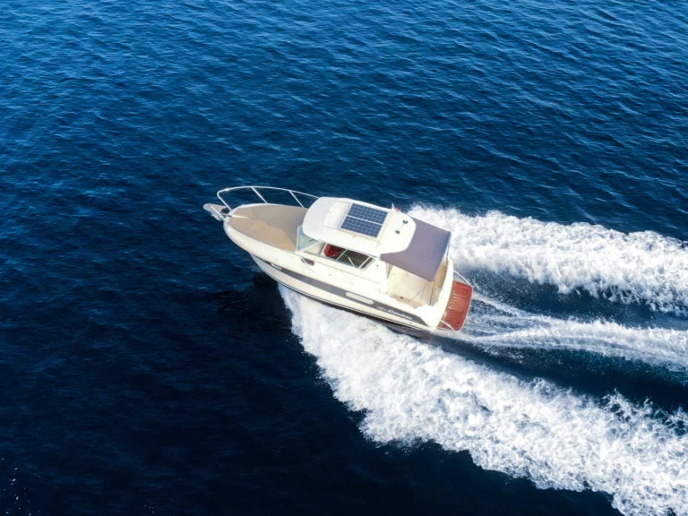 Pronájem Motorová loď Ocqueteau s licencí