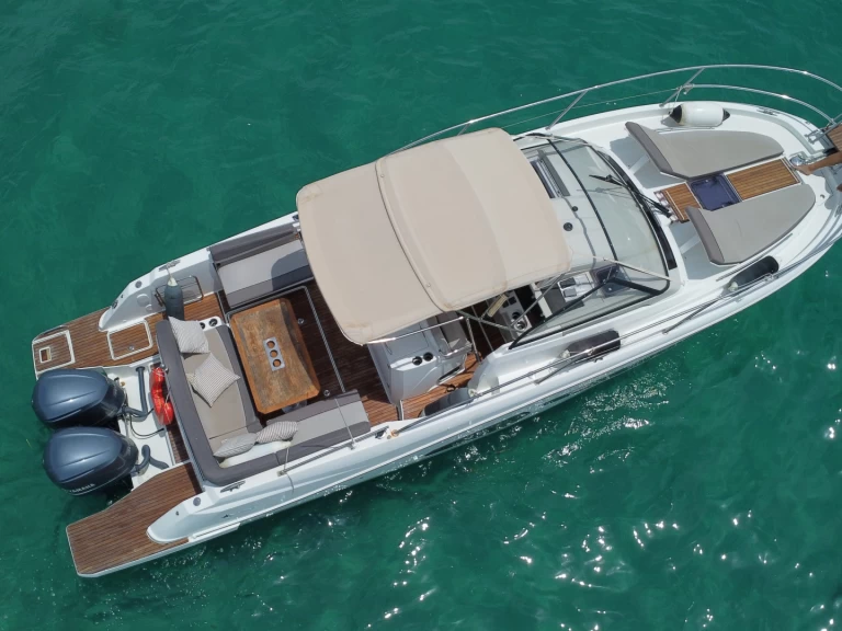 Pronajmout si Jeanneau Cap Camarat 10.5 WA v Puerto Portals