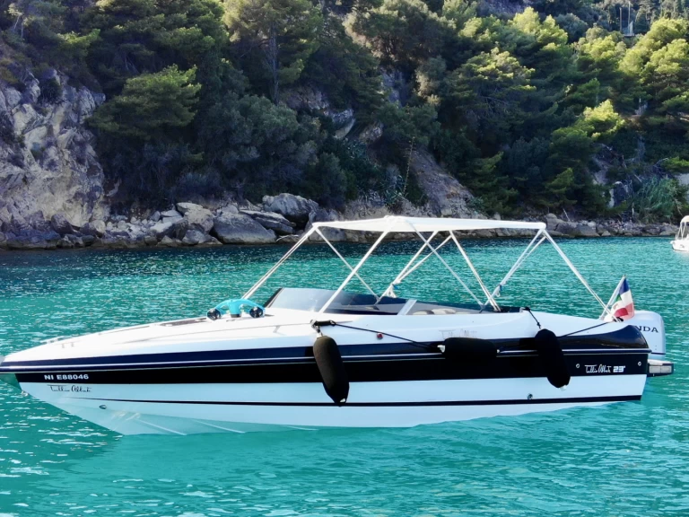 Pronájem lodi Tullio-Abbate Mito 23 v Nice Port na Samboatu