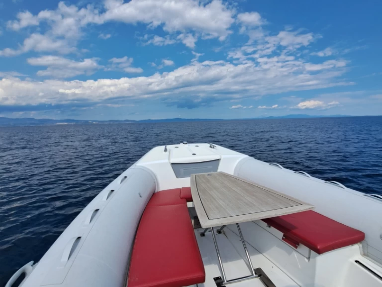 Pronájem jachty v Néa Potídhaia -Pirelli PZERO770 na Samboatu