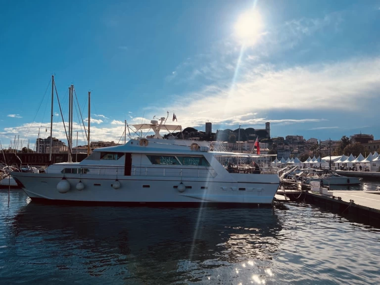 Pronájem lodi Cantieri Di Pisa Pegasus v Vieux Port de Cannes na Samboatu