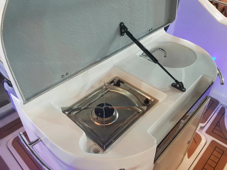 Pronájem Motorová loď Aquabat s licencí