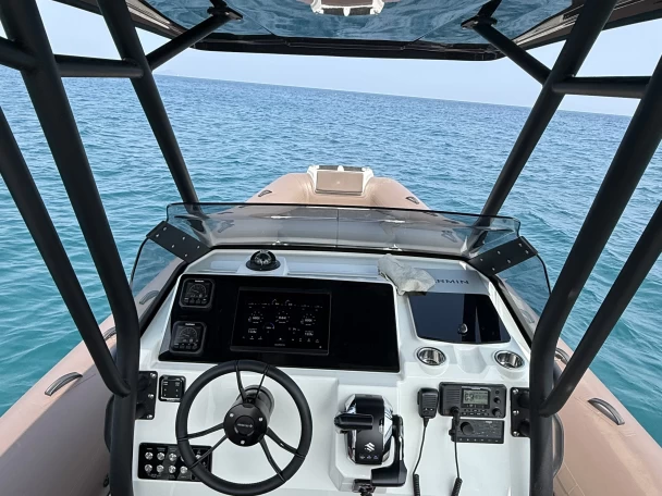 Brig Eagle 10 jednotlivci a charterové společnosti v Cannes