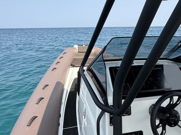 Brig Eagle 10 jednotlivci a charterové společnosti v Saint-Tropez