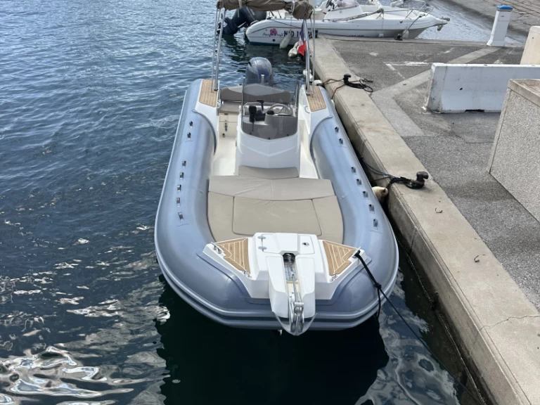 Pronájem Polotuhá loď v Port de Hyères (St Pierre) -Capelli Capelli 700 Sun