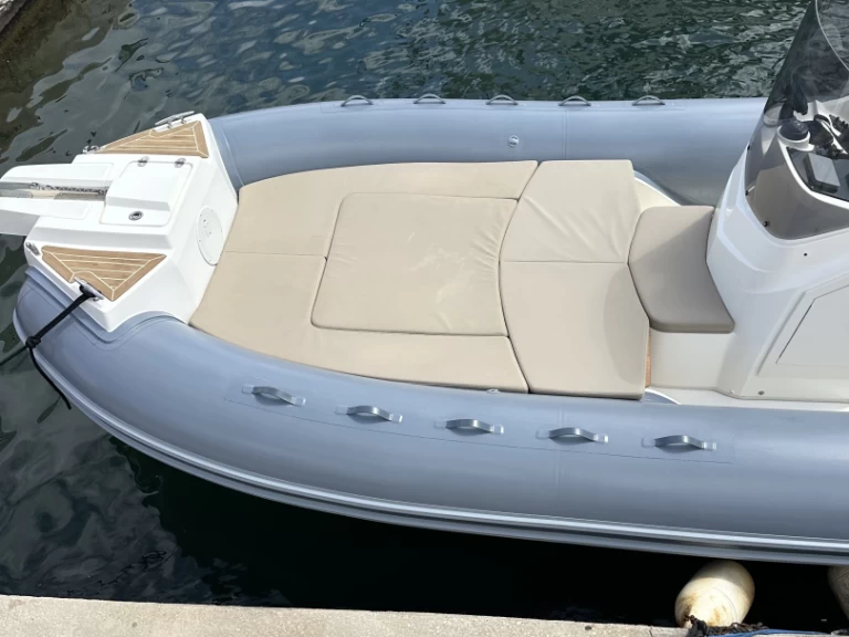 Pronájem Polotuhá loď Capelli s licencí