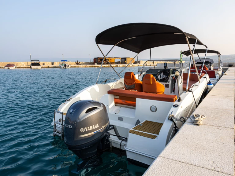 Pronajmout Motorová loď se skipperem či ne Okiboats v Crikvenica