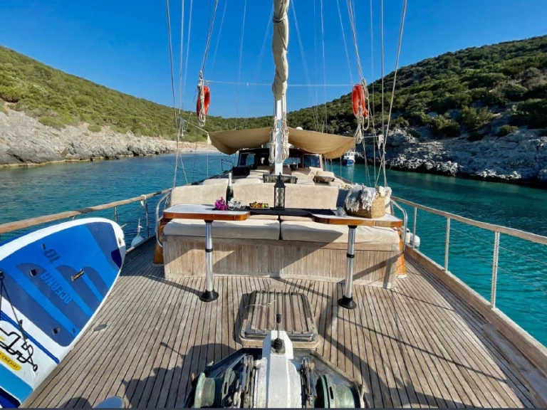 Pronájem Polotuhá loď Gulet s licencí