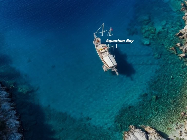 Polotuhá loď k pronájmu v Budrum Bay za nejlepší cenu